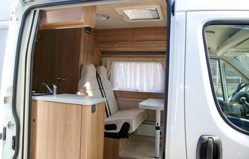 Obytný vůz vařič a lednice Obytný vůz vařič a lednice